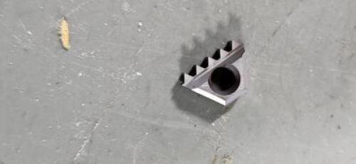 DESCRIPTION: (10) CARBIDE THREADMILL INSERTS BRAND/MODEL: VARDEX D2=10 SIZE: 1/2-13 UNC RETAIL$: $419.10 QTY: 10