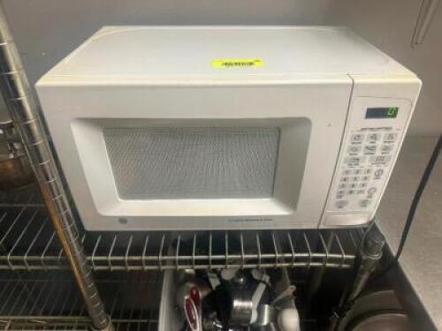DESCRIPTION 900 WATT HOUSE HOLD MICROWAVE LOCATION KITCHEN QTY 1
