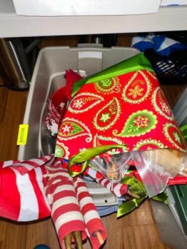 TOTE OF ASSORTED HOLIDAY DECOR