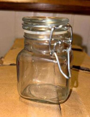(16)- SMALL SEALABLE JARS