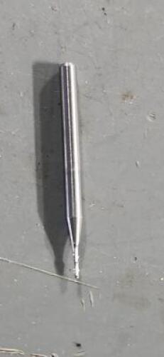 DESCRIPTION: (5) SOLID CARBIDE CORNER RADIUS END MLL BRAND/MODEL: MA FORD 121 00033 0003 SIZE: .0338" DIA 0.010" RAD RETAIL$: $232.60 QTY: 5