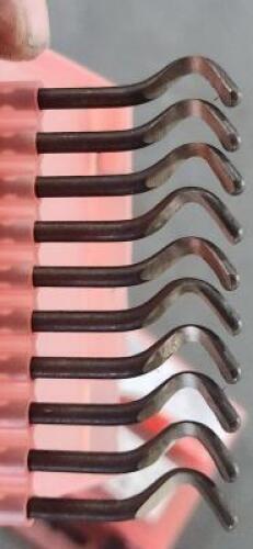 DESCRIPTION: (20) SWIVEL& SCRAPER BLADES BRAND/MODEL: SHAVIV 151-29042 SIZE: E300 RETAIL$: $80.00 QTY: 20