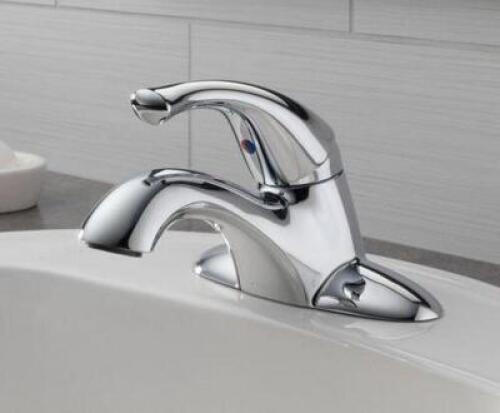 Single Handle Centerset Bathroom Faucet in Chrome