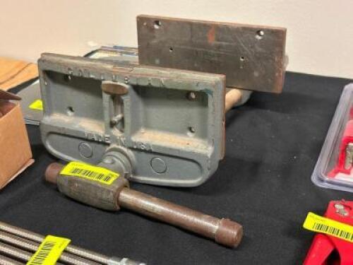 TABLE MOUNTED VICE