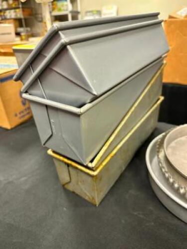 (5)- ASSORTED SIZED LOAF PANS