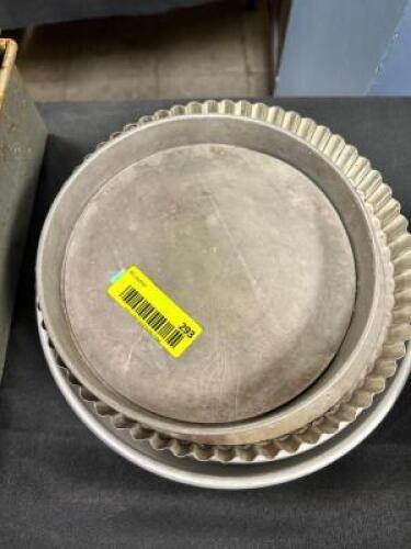 ASSORTED ROUND PANS