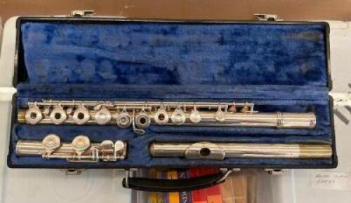 FRENCH MODEL FLUTE WITH CASE