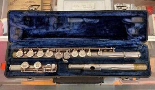 #104 STUDENT FLUTE WITH CASE
