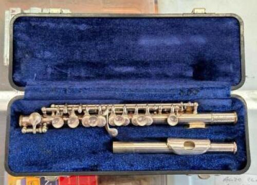 METAL PICCOLO WITH CASE