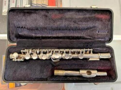 METAL PICCOLO WITH CASE