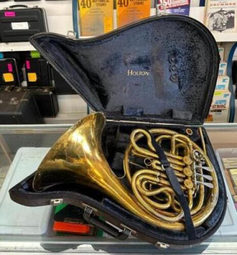 KING FRENCH HORN WITH CASE