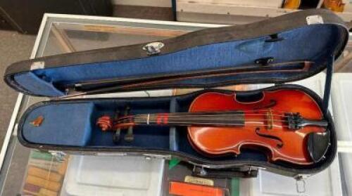 1/4 VIOLIN WITH CASE & BOW