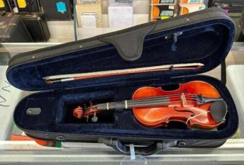 1/4 VIOLIN WITH CASE & BOW