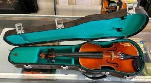1981 1/2 VIOLIN WITH CASE