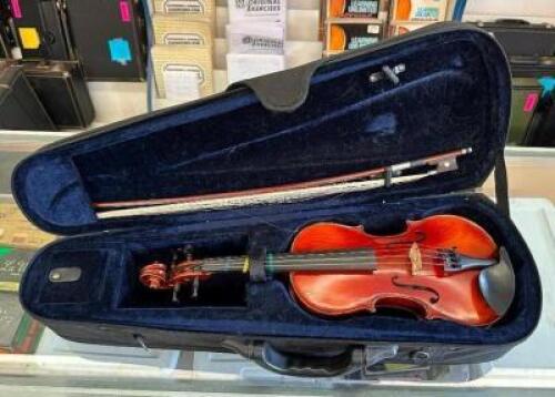 1/2 VIOLIN WITH CASE & BOW