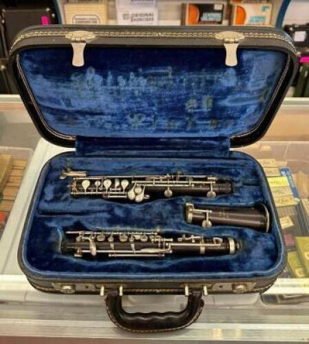 WOODEN BANDED TOP OBOE WITH CASE