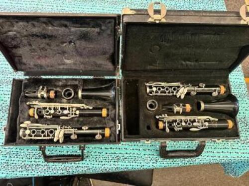 (2)- PLASTIC VITO CLARINETS