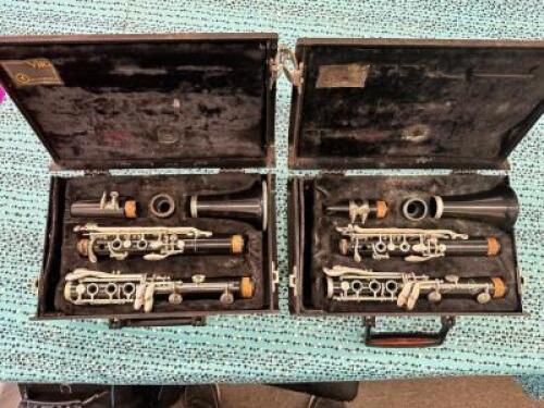 (2)- PLASTIC VITO CLARINETS