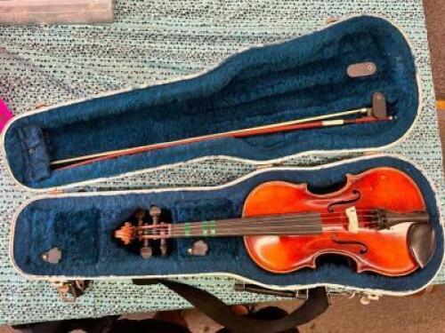 3/4 VIOLIN W/ CASE AND BOW