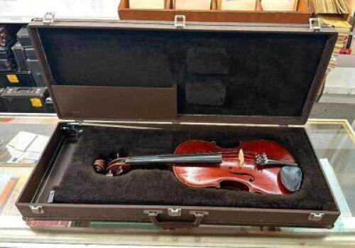 FULL SIZE HARWOOD VIOLIN WITH CASE AND BOW