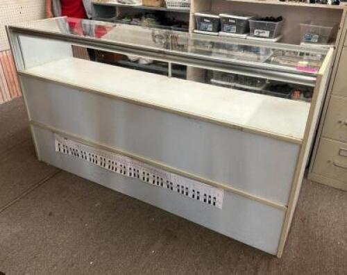 RETAIL DISPLAY COUNTER WITH STORAGE