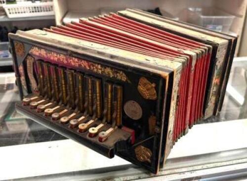 VINTAGE ACCORDIAN