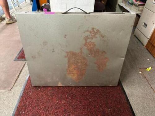METAL FOLDING TABLE