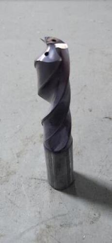 DESCRIPTION: (1) CARBIDE DRILL BIT BRAND/MODEL: KENNAMETAL HR-8-15-13-6 SIZE: 17.5mm RETAIL$: $605.98 QTY: 1