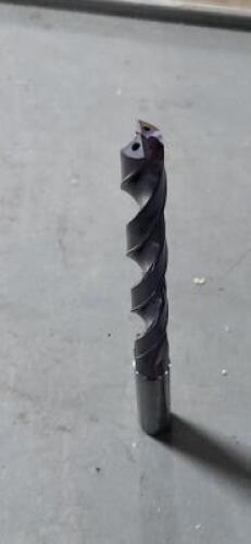 DESCRIPTION: (1) SOLID CARBIDE COOLANT THRU DRILL BIT BRAND/MODEL: YG1 DH453095 SIZE: 9.5mm RETAIL$: $179.53 QTY: 1