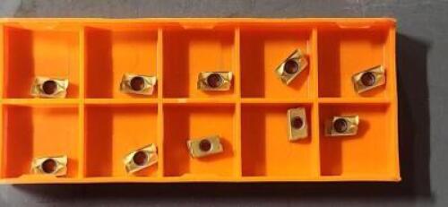 DESCRIPTION: (10) CARBIDE MILLING INSERTS BRAND/MODEL: HERTEL XDKT070304SR-MF HP135M RETAIL$: $151.20 QTY: 10