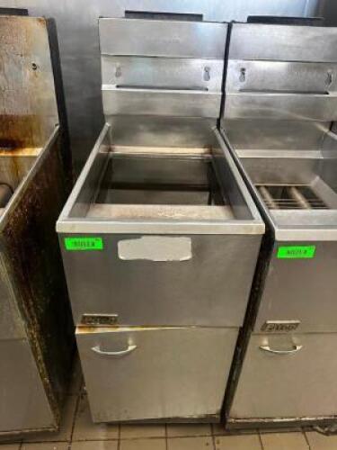 DESCRIPTION PITCO 40 LB. GAS DEEP FRYER W/ (2) BASKETS BRAND / MODEL: PITCO 35C+S ADDITIONAL INFORMATION NATURAL GAS. COMES WITH GAS LINE AND REGULATO