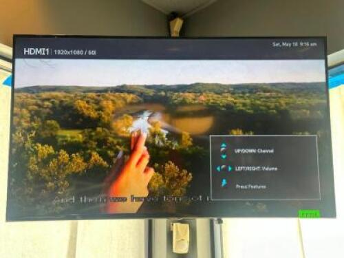 DESCRIPTION SAMSUNG 48" FLAT SCREEN TV W/ WALL MOUNT BRAND / MODEL: SAMSUNG ADDITIONAL INFORMATION LH48RMD SIZE 48" LOCATION SEATING QTY 1