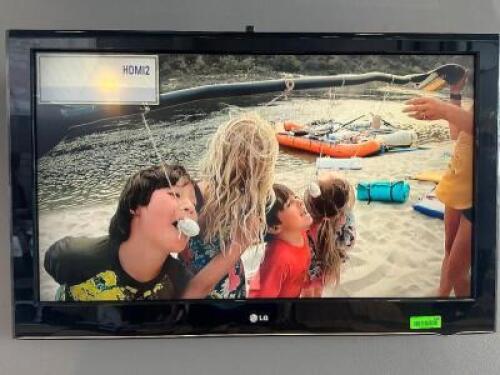 DESCRIPTION LG 42" FLAT SCREEN TV W/ WALL MOUNT SIZE 42" LOCATION SEATING QTY 1