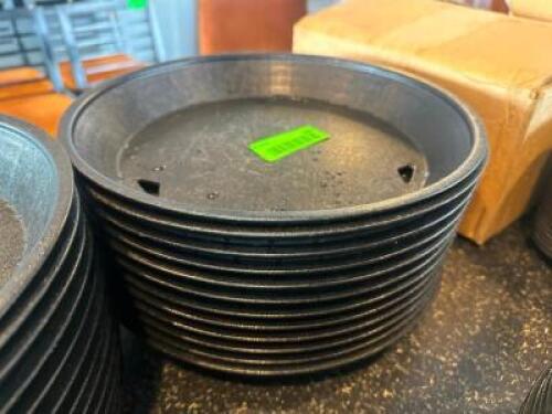 DESCRIPTION (12) 12" BLACK PLASTIC FOOD TRAYS SIZE 12" THIS LOT IS: SOLD BY THE PIECE LOCATION SEATING QTY 12