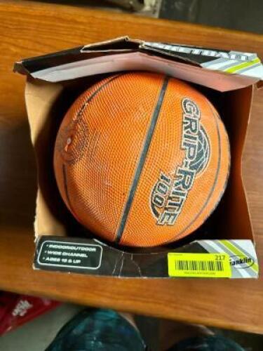 UNUSED OFFICIAL BASKETBALL