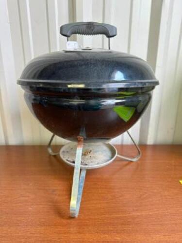 TABLETOP WEBER CHARCOAL GRILL