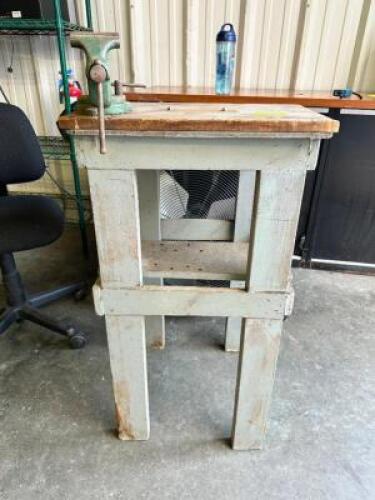 WORKTABLE W/ VISE