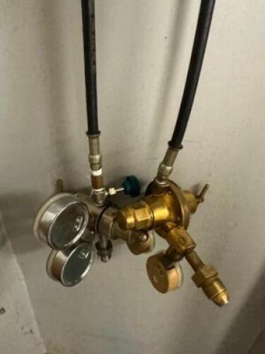 (2) HEAVY DUTY BRASS O2 GAUGES.