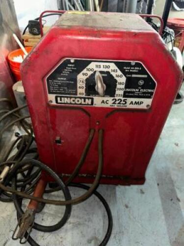 LINCOLN 225 AMP ARC WELDER W/ LEADS.