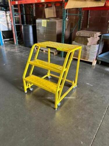STEP LADDER