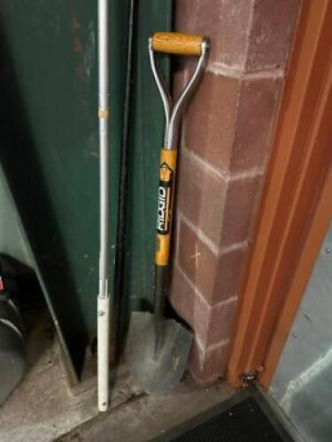GARDEN SPADE