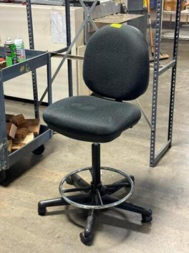 ROLLING STOOL