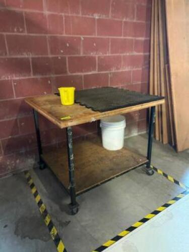 ROLLING WORK TABLE