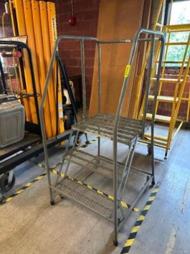 3 FT PORTABLE STAIRS