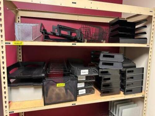 (1) LOT OF PLASTIC OFFICE FILE ORGANIZERS.