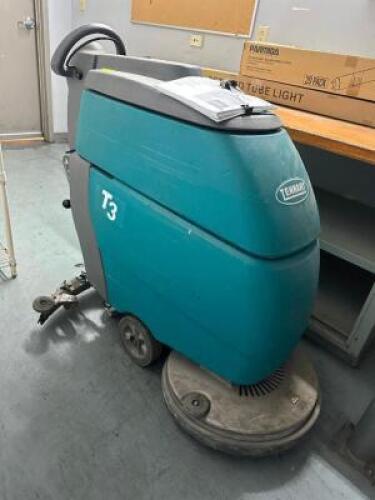 TENNAT T3 FLOOR MACHINE W/ KEY