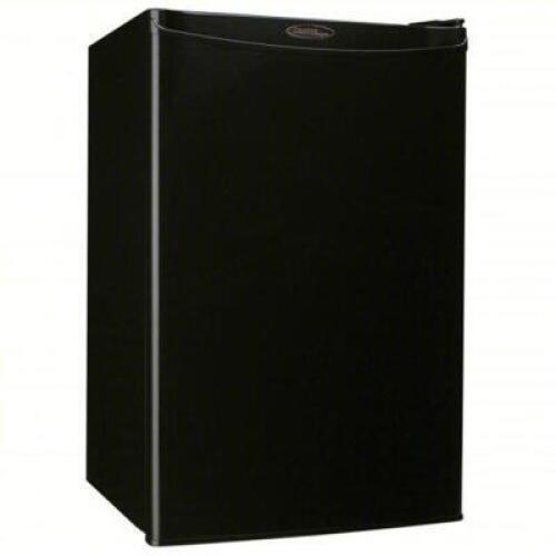 DESCRIPTION: (1) MINI REFRIGERATOR WITH FREEZER SECTION BRAND/MODEL: DANBY #10N666 INFORMATION: BLACK SIZE: 4.4 CU FT RETAIL$: $378.78 EA QTY: 1