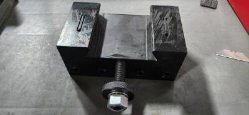 DESCRIPTION: (1) VICTORY THRU COOLANT QUICK CHANGE TURNING AND FACING HOLDER BRAND/MODEL: DORIAN V60TC-1 SIZE: 1-1/2" RETAIL$: $234.99 QTY: 1