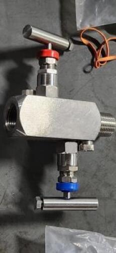 DESCRIPTION: (2) STAINLESS VALVE MANIFOLD BRAND/MODEL: ALCO U2VG4NS SIZE: 1/2" NPT RETAIL$: $274.00 QTY: 2