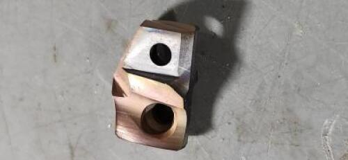 DESCRIPTION: (1) CARBIDE SPADE DRILL INSERT BRAND/MODEL: ALLIED 5C118H-18 SIZE: 18mm RETAIL$: $114.50 QTY: 1